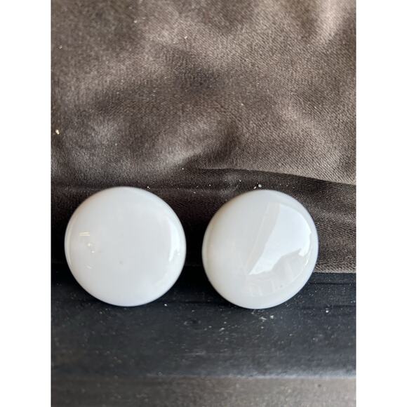 White Ceramic Porcelain 1 1/2 Knobs Pulls VTG Mushroom style 8 Refurnished Home - Picture 6 of 7